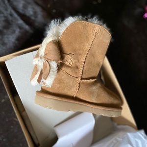 UGG Clasdic Mini II Cuffed Bow